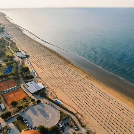 Apartman In With Pool And Garden Bibione